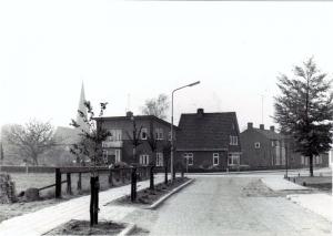 F0317 Molenweg hoek Stationsweg, 1963